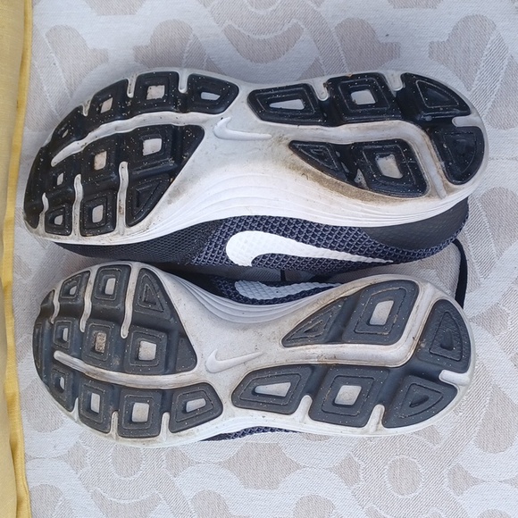 Nike ladies sz 8 sneaker - Picture 4 of 5